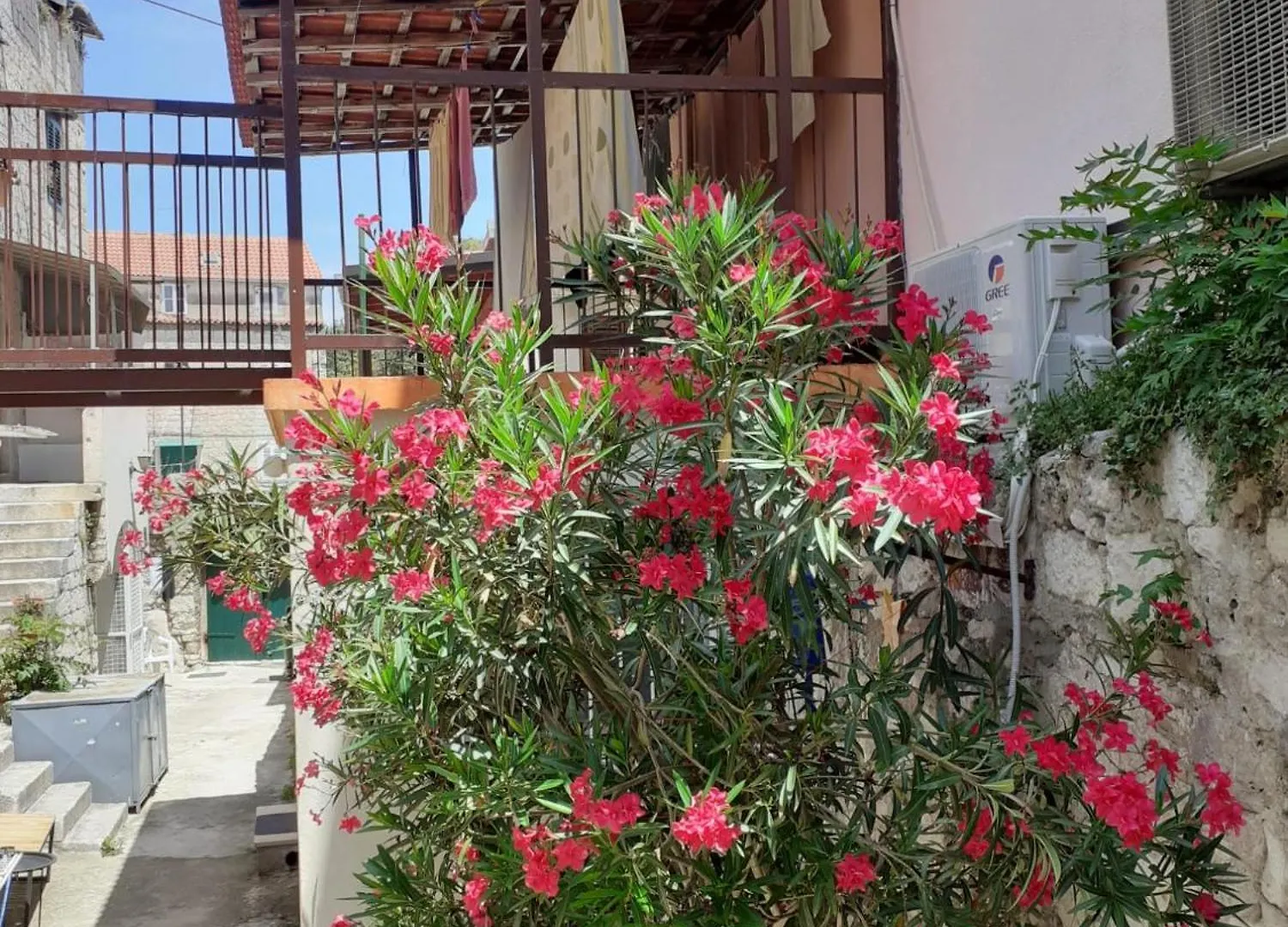 Oleander Apartments Split